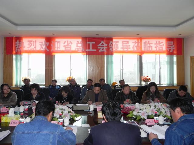 深入車間班組、“零距離”接觸職工、體驗(yàn)職工生活、傾聽(tīng)職工心聲