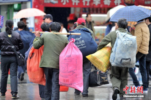 聚焦春節(jié)“恐歸族”：近鄉(xiāng)情怯，恐懼何來？(圖)